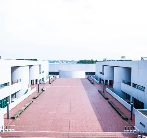 8号館